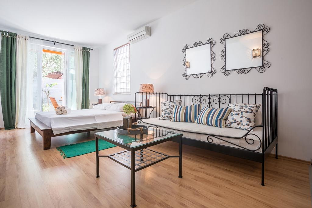 Zlatni Bol Apartments Εξωτερικό φωτογραφία